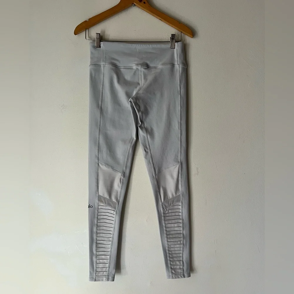 Alo Yoga Moto Leggings in Light Gray Sz Small